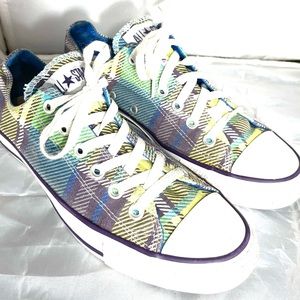Size 9 women’s Converse